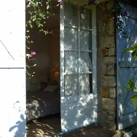 Lou Candelou Bed & Breakfast 2*